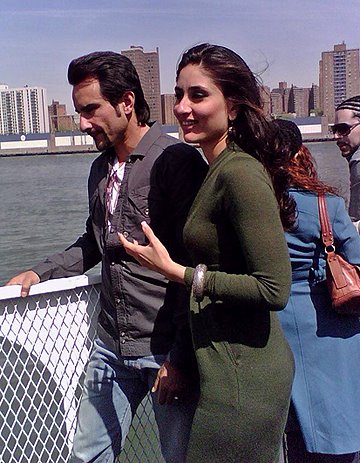 saif and kareena in new york filming