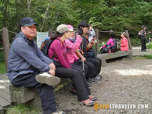 hiking in korea, hiking koreans, korea hiking fashion