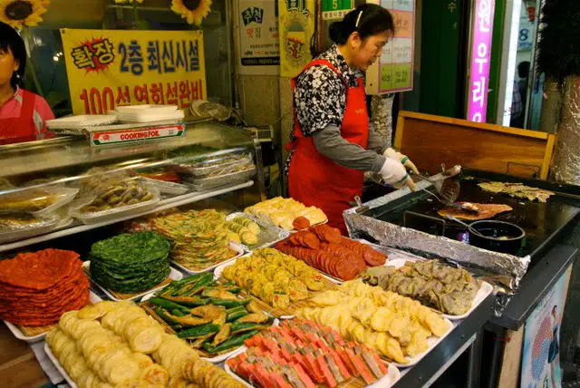 traditional markets in seoul, things to see in seoul, cool things to do in seoul, seoul trip planning