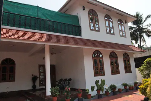 brown guesthouse, accommodations in alleypey, accommodations in india