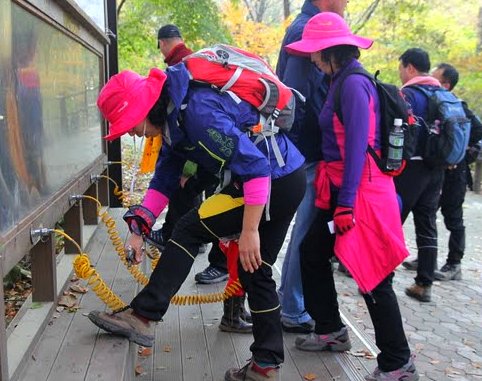 best dressed koreans hikers, hiking in korea