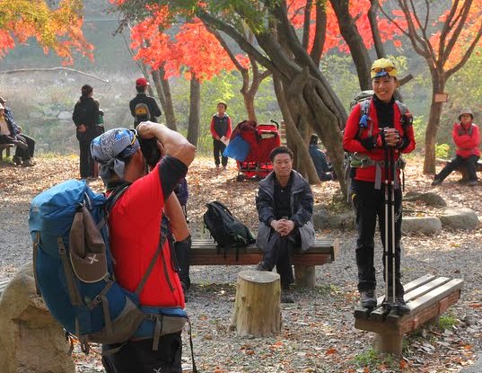 best dressed koreans hikers, hiking in korea