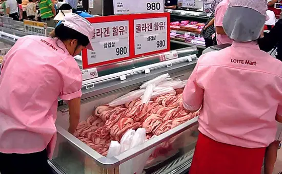 scary asian foods, fear factor foods, meat section at korean supermarkets like Lotte