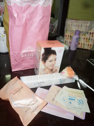 Korean skincare freebie products from visiting the stores
