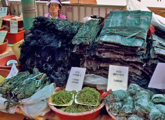 scary asian foods, seaweed seller