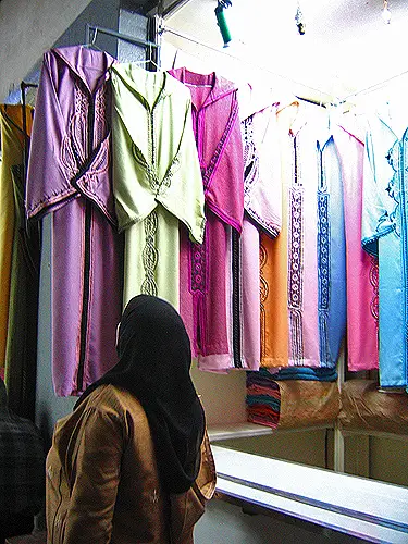moroccan woman shops