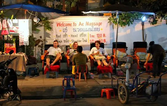 thai massages on streets in chiang mai