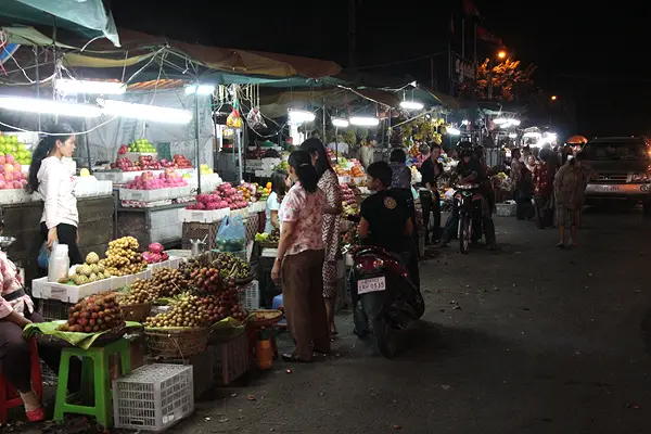 night market streets phnom penh