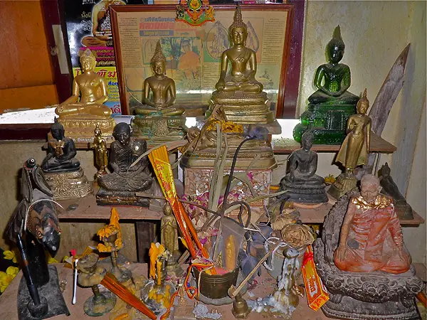 monks possessions, buddhism in thaiiland