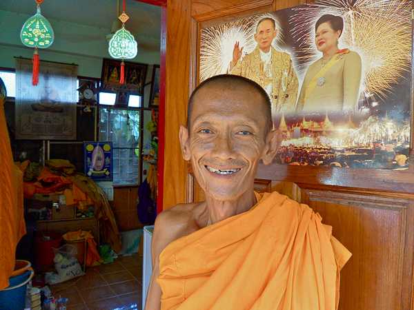 buddhist monk home, monk dormitory, buddhist monk in thailand