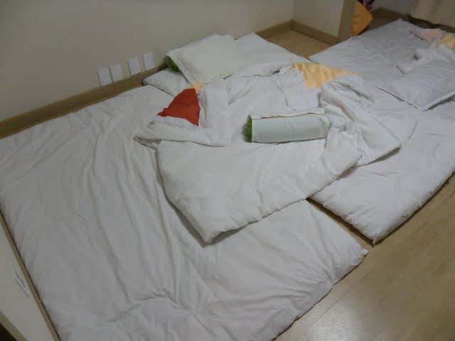 beds in korea, korean bed yo, yo beds in Korea, where to sleep in korea, how do koreans sleep, futon bed