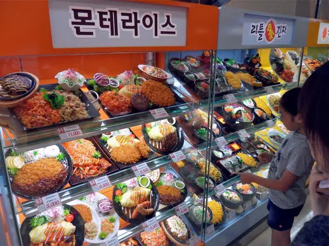 korean stores, western friendly stores in korea, stores for expats in korea, English stores in Korea, where can an expat in Korea go to get food from home, emart store