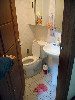 typical korean bathroom, the bathroom in a korean apartment