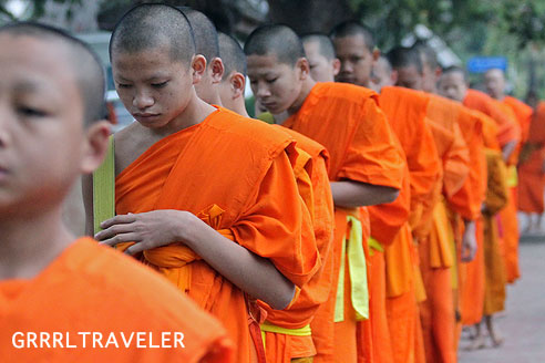 monks take alms in laos, monks taking alms in luang prabang, what to do and see in laos