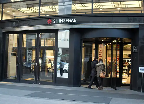 korean stores, western friendly stores in korea, stores for expats in korea, English stores in Korea, where can an expat in Korea go to get food from home, shinsegae department store