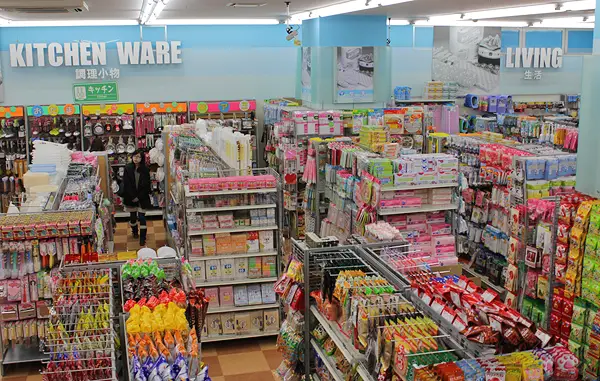 100 yen stores japan, 100 yen stores tokyo harajuku, dollar stores in japan, daiso one dollar stores 
