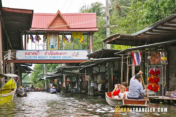 taking a boat tour to damnoen saduak market thailand, thailand floating markets