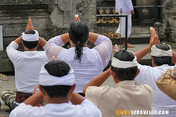 balinese culture, balinese religion, balinese worship, 18 things to know before you go to bali, bali travel guide, travel to southeast asia, southeast asia travel, popular destinations in indonesia, travel to indonesia, travel to bali, balispirit