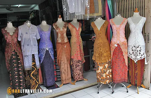 balinese traditional clothing, balinese life, balinese culture, balinese worship, Bali Travel Guide, balinese lifestyle, things to know before you go to bali