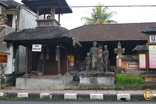 Ubud statue , Balinese Family