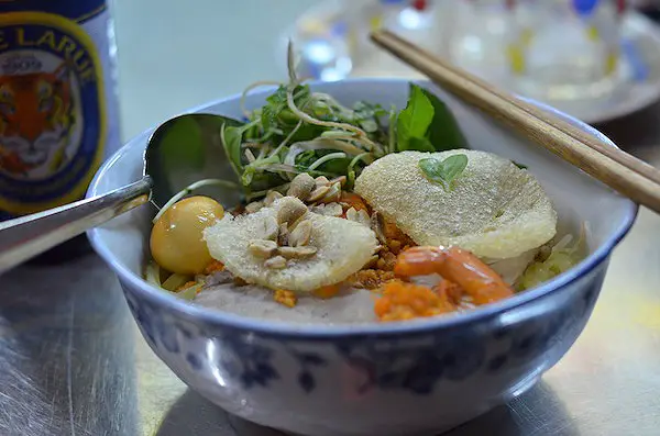must try foods vietnam, mi quang quan hai, must try vietnamese foods, Must Try Foods 