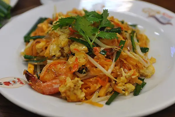 must try foods in Thailand, pad thai thailand, thai dishes, favorite thai dishes, popular thai dishes, vegetarian thai dishes, one weird globe photography, Must Try Foods , top foods around the world, popular foods around the world
