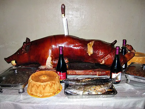 lechon in philippines, must try foods philippines, must try filipino food, filipino cuisine, traditional filipino food, philippine cuisine