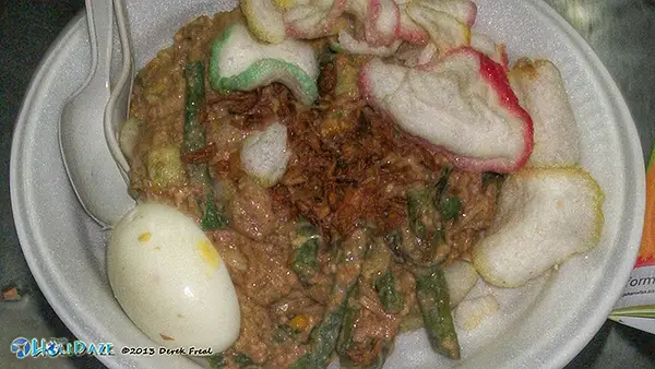 vegetarian foods indonesia, must try foods indonesia, gado gado vegetarian dish