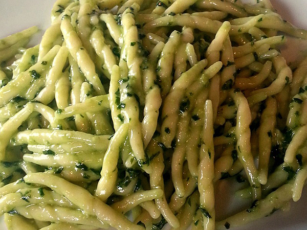 pesto pasta, must try foods italy, must try italian foods, vegetarian foods italy