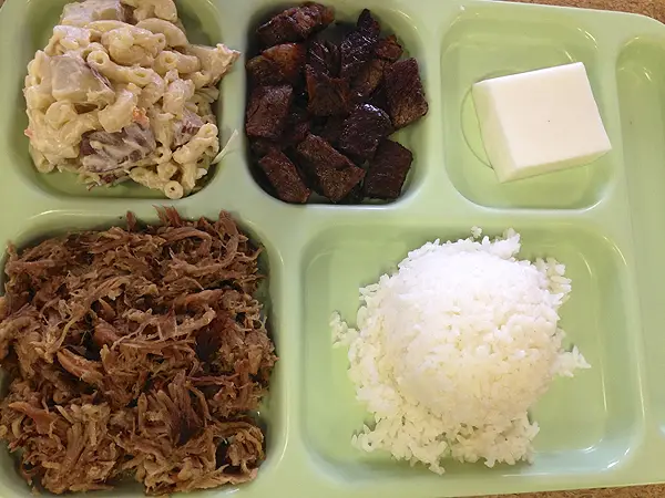 10 Must Try foods in Hawaii, Hawaiian plate lunch, hawaii luau food