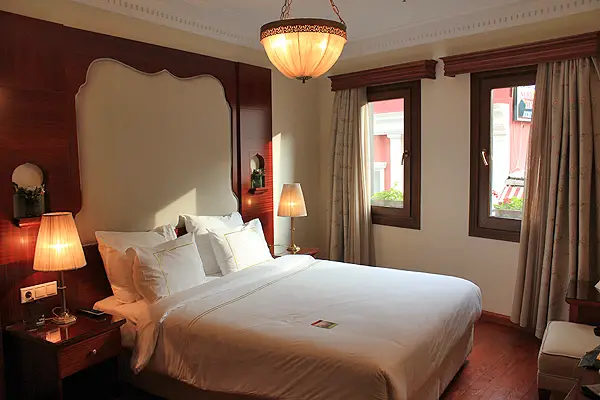 Sirkeci Mansion room, best instanbul boutique hotels, boutique hotels istanbul, flashpacker hotels istanbul