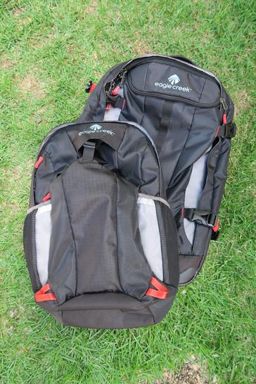 kast koffer Citaat Eagle Creek DoubleBack22 Review: The Best Convertible Travel Backpack for  Solo Travelers - GRRRLTRAVELER