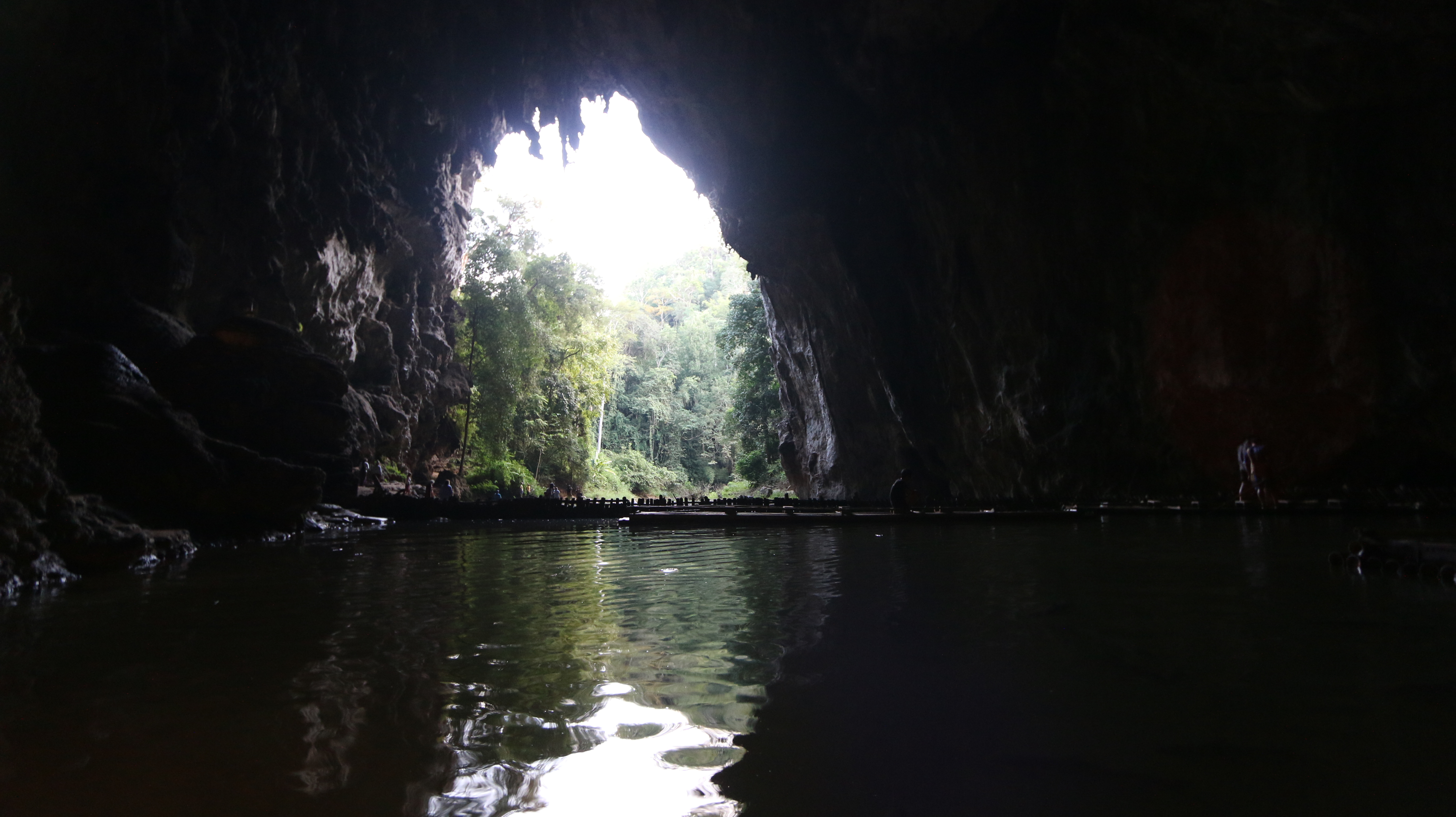 Tham Nam Lod cave