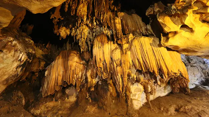 chiang dao cave stalactites, things to do in chiang dao, chiang dao thailand