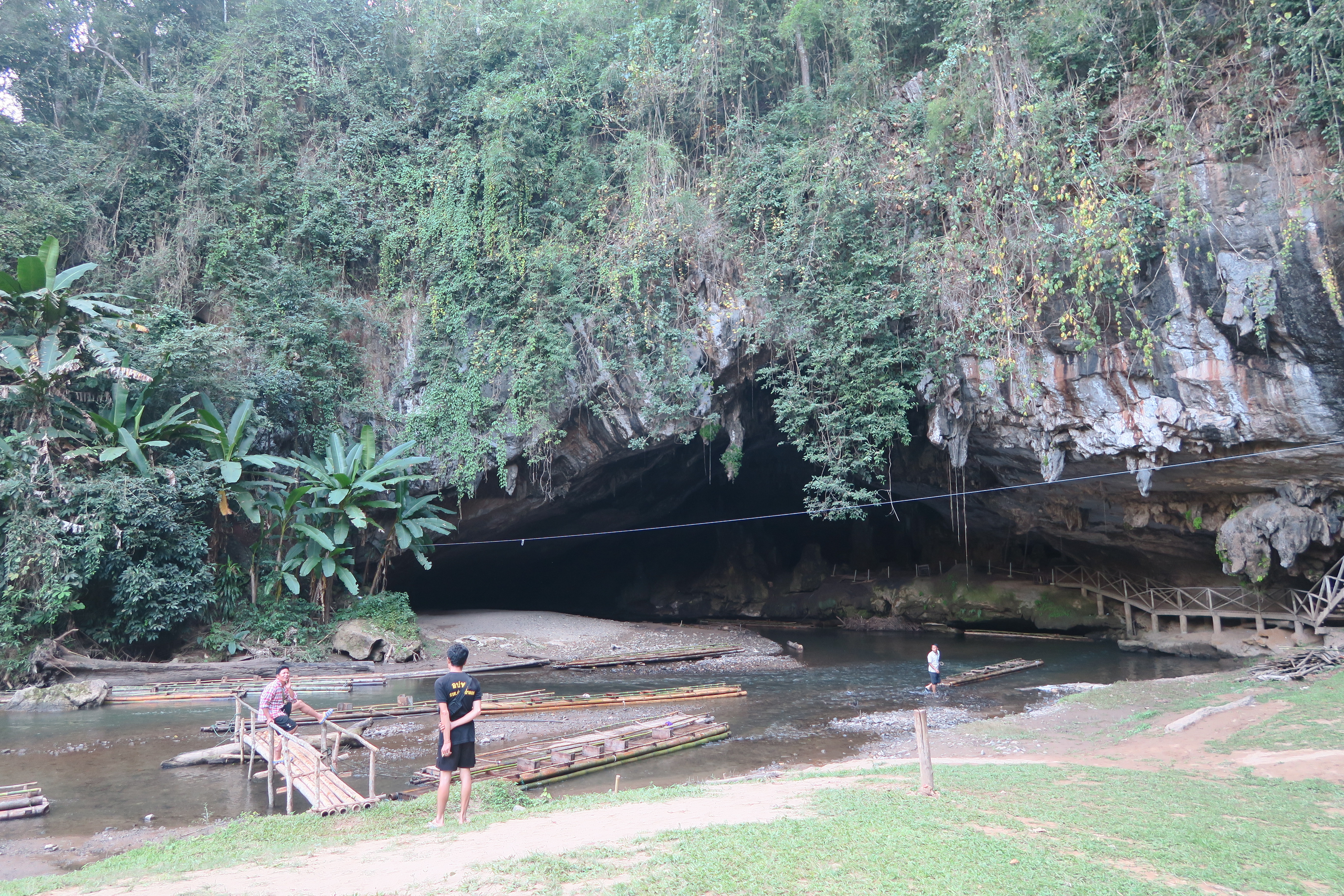 Tham Nam Lod Cave, caving in Thailand,