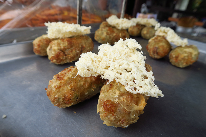 banana fritters thailand, thai street snacks