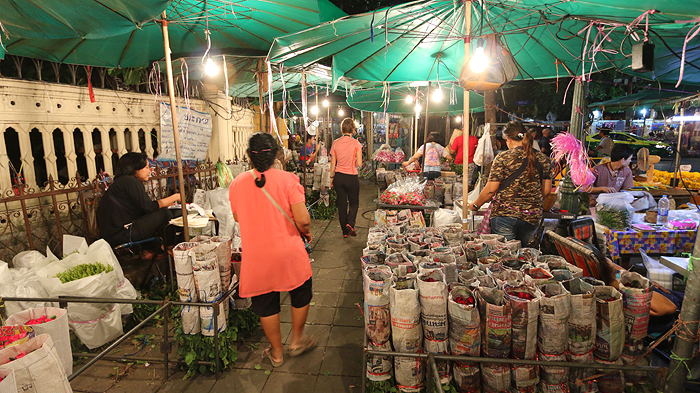 flower market bangkok, expique tours, bangkok tours, bangkok sightseeing tours, tuk tuk tours