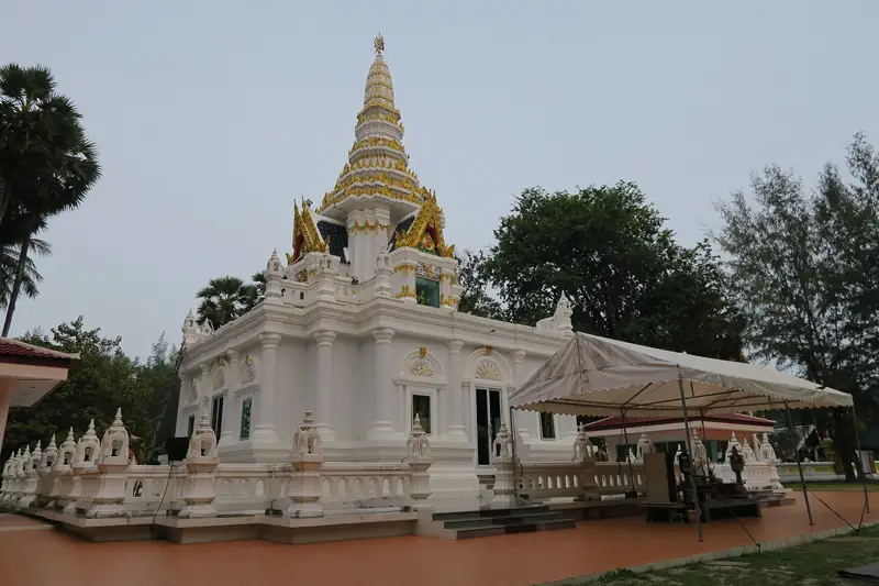Nai Harn Buddhist Monastery, Phuket travel guide