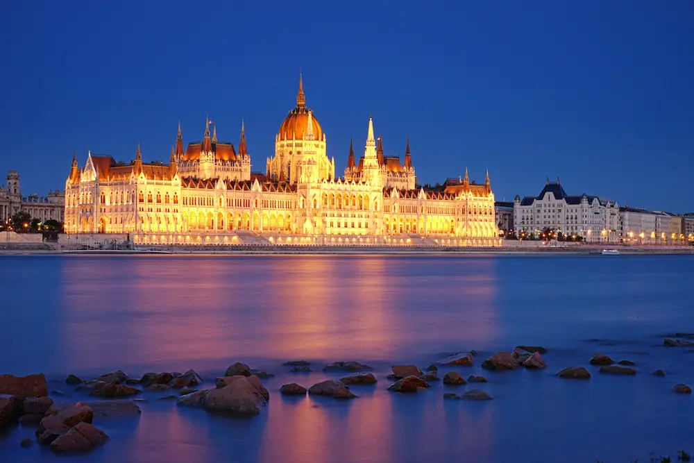 budapest travel guide, Budapest Parliament at Night