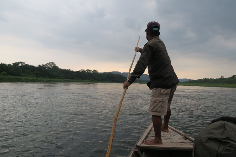 boat safari meghauli serai, taj safaris