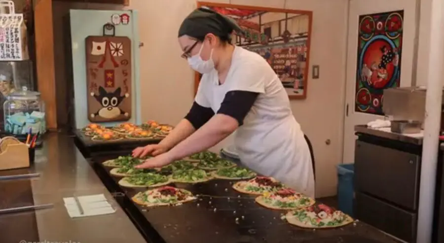 Must Try Kyoto Foods | Okonomiyaki at Issen Yoshoku