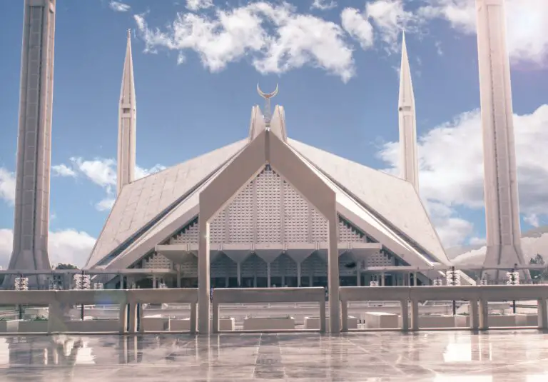 pexels-faisal mosque- m-y-dogar-5258953 Credit: MY Dogar reasons to visit islamabad pakistan